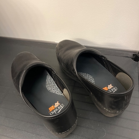 Dansko Women's XP 2.0 Black Leather Slip-On Clogs Size 38 Workwear Nurse - Picture 3 of 4